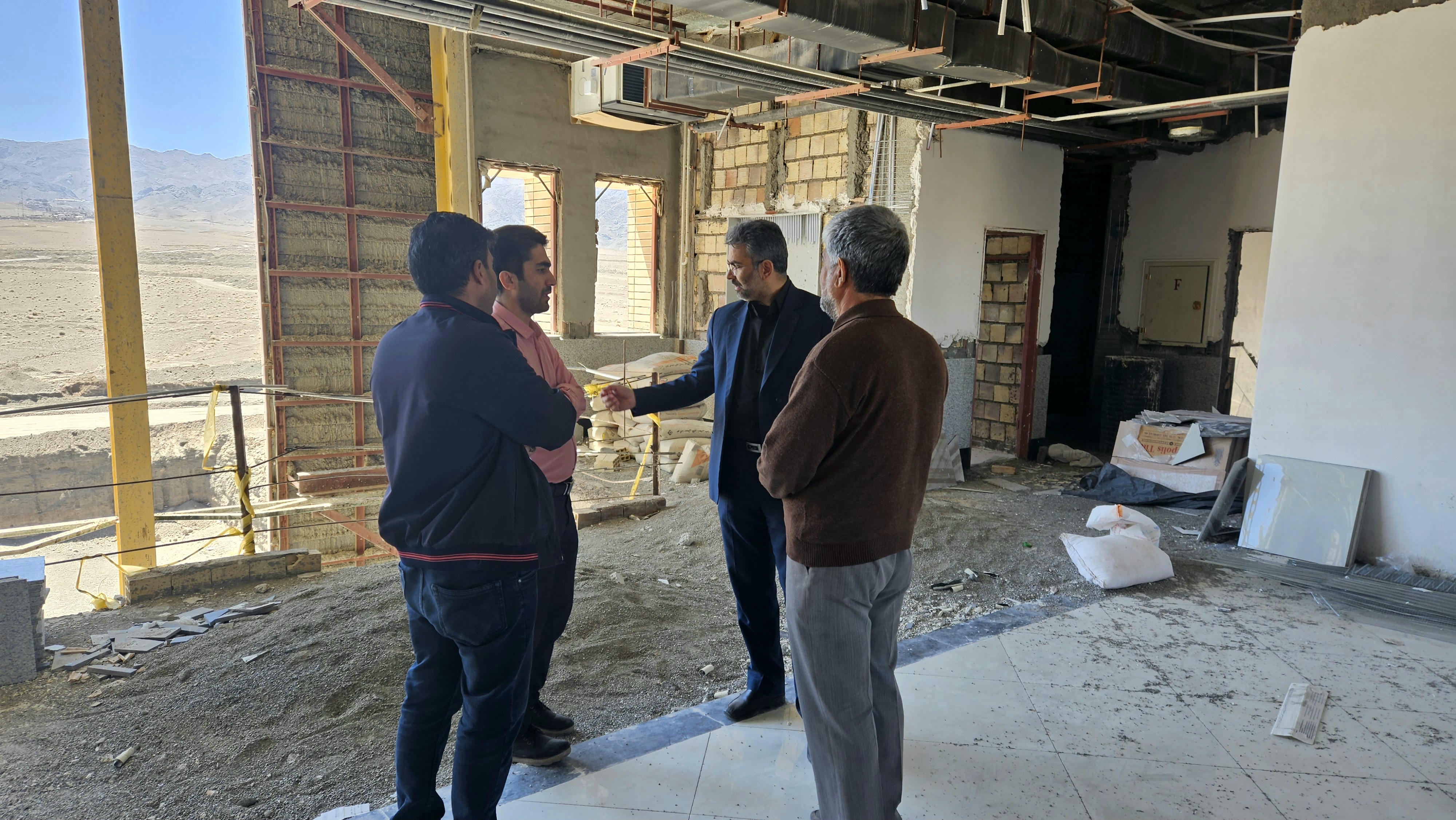 بازدید سرزده دکتر مجیدی از ساختمان در حال احداث پارک علم و فناوری استان