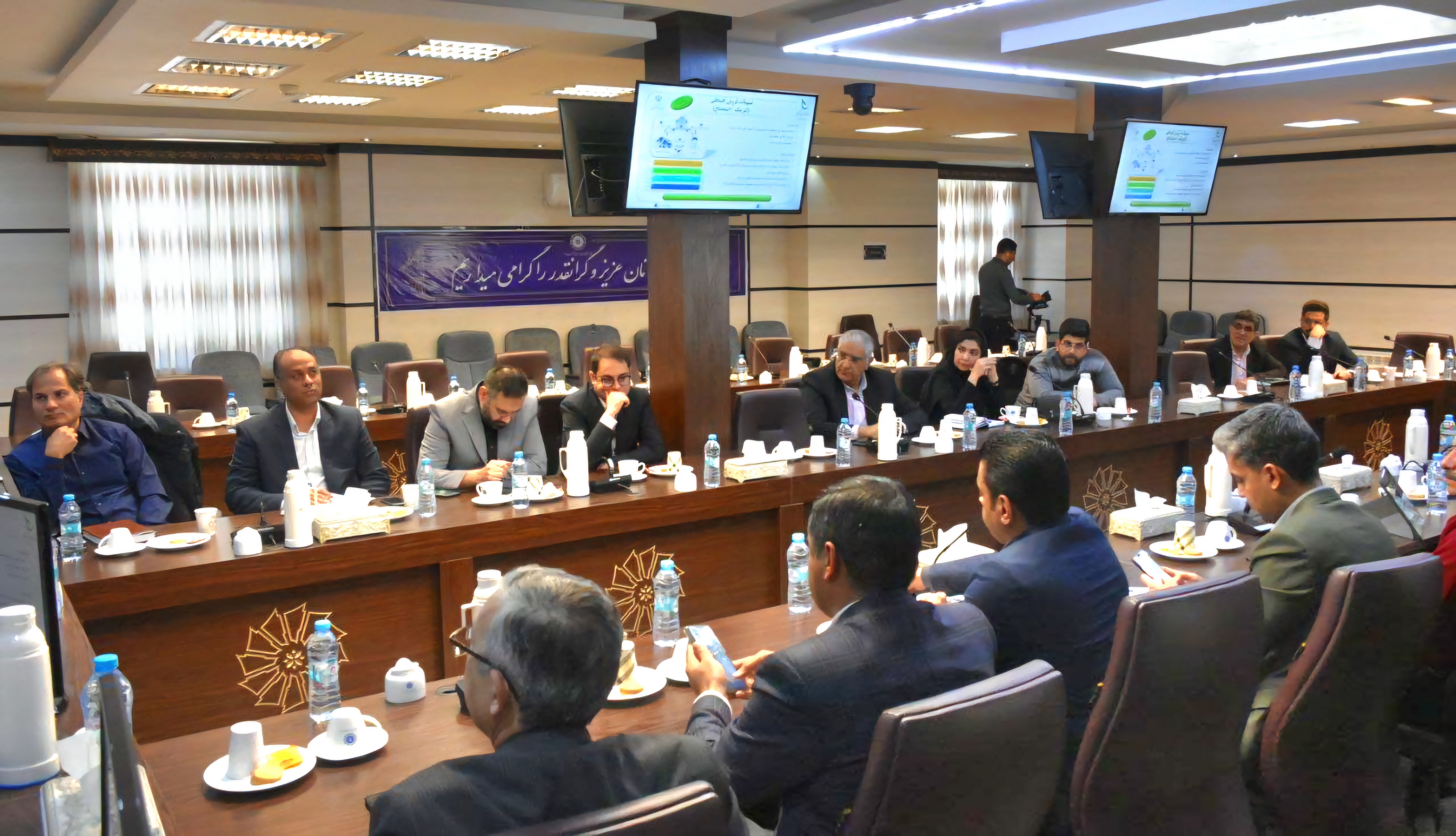 در جلسه با اتاق بازرگانی مطرح شد: تکمیل زنجیره ارزش فناوری در استان با راه‌اندازی شتاب‌دهنده توسط بخش خصوصی