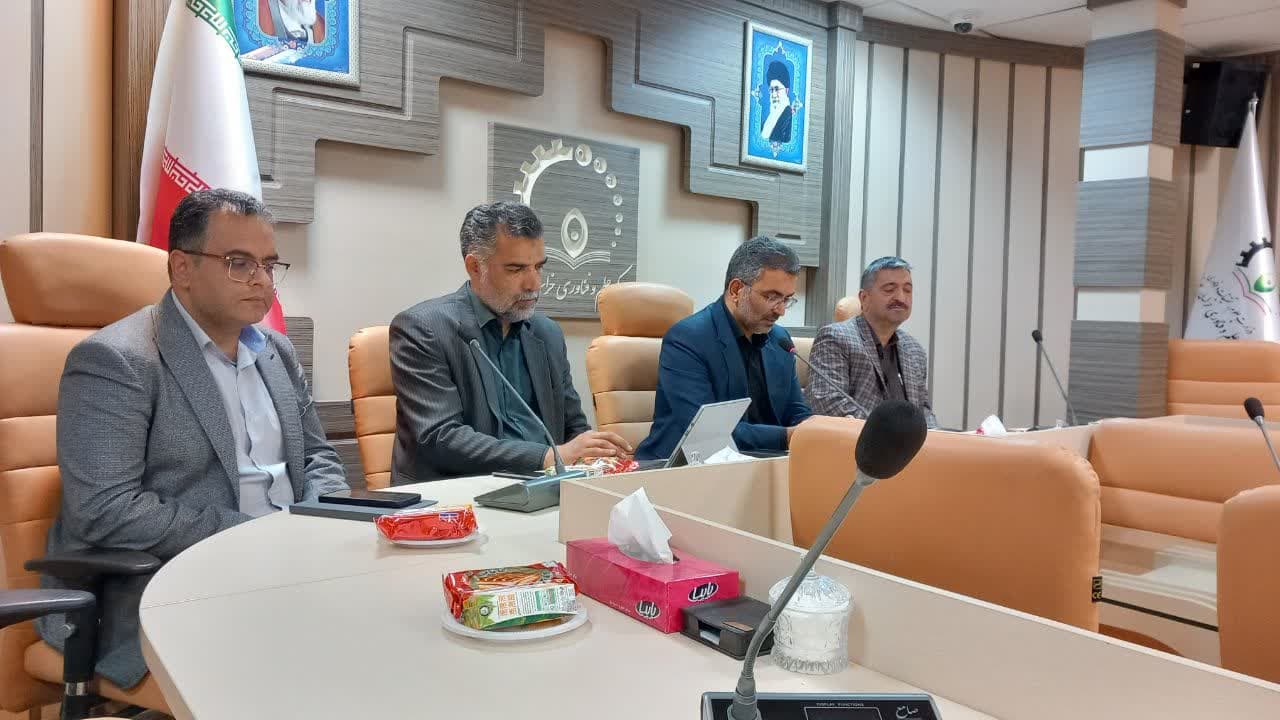 نشست هم‌اندیشی شرکت‌های پارک علم و فناوری با مدیر کل مخابرات منطقه استان
