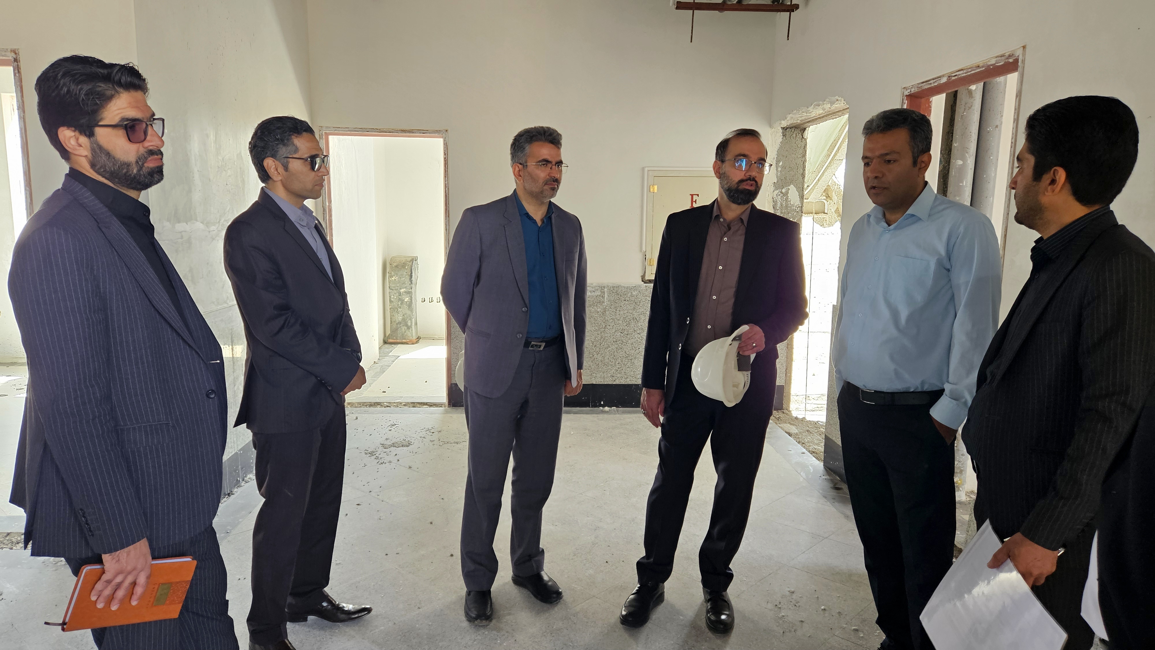 بازدید مدیرکل دیوان محاسبات خراسان جنوبی از ساختمان در دست احداث پارک