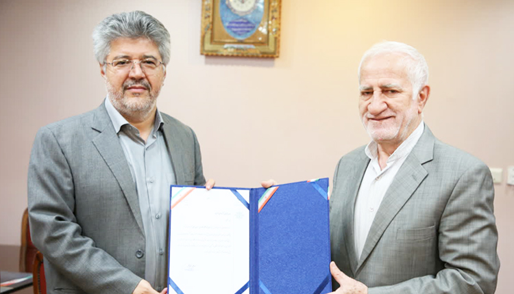 وزیر علوم،‌تحقیقات‌ و فناوری از زحمات رئیس پیشین پارک علم و فناوری خراسان جنوبی قدردانی کرد